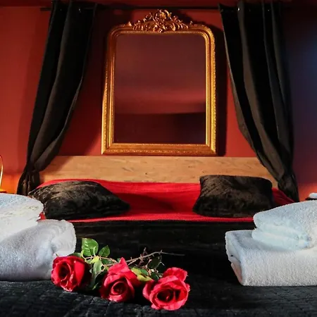 Le Moulin Des Plaisirs Atypical Sm Experience アパート